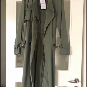 Kappa - Kappa, helt ny i olivgrön färg. Finns i Stockholm, norsborg 