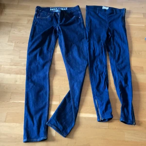 jeans  - den till vänster är 28 på runt midjan och den till höger är storlek 36 och dom är aldrig använda 
