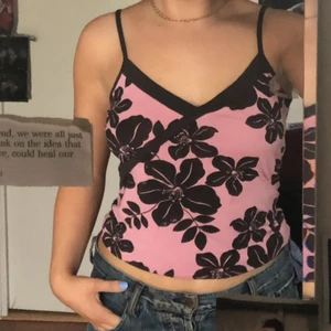 blommig sommartopp! - fint rosa linne med bruna detaljer!