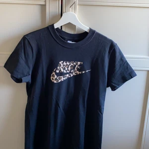 Nike T-shirt - Helt oanvänd t-shirt från Nike. Jätte skön och fin💕