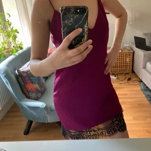 Sidenklänning Mango - Sidenklänning från Mango, storlek S 