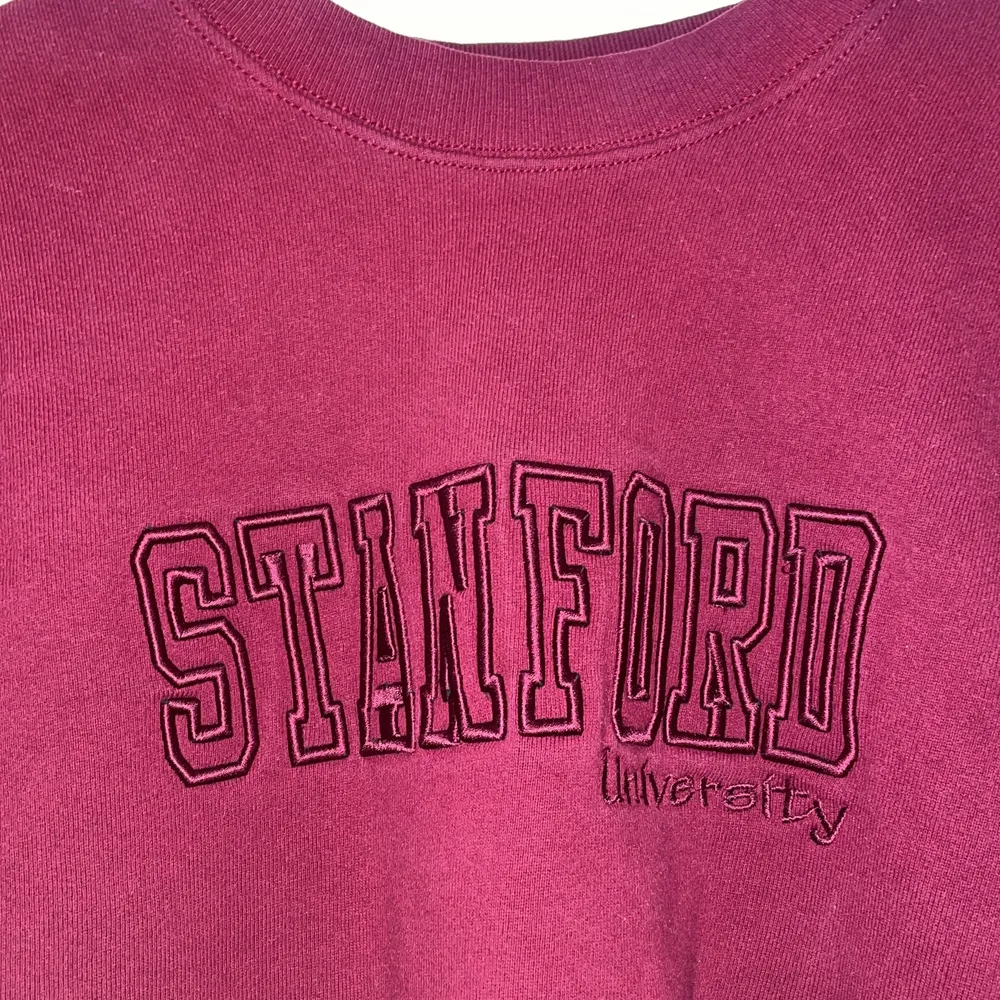 Skön collage sweatshirt men ”stanford university” på bröstet size large men passar medium också . Hoodies.