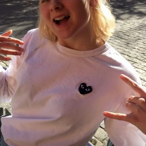 Cdg tröja - Säljer min cdg tröja❤️ 300+frakt eller bud 🤩