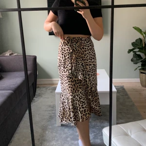 Kjol - Superfin omlottkjol som tyvärr inte använd så mycket av mig 