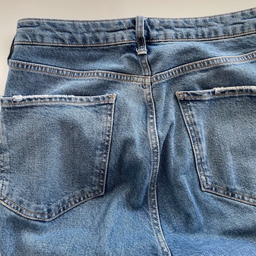 Supersnygga jeans från Zara, sköna och rörliga :) i toppskick. Jeans & Byxor.