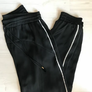 Storlek S - Byxor från Zara, aldrig använda🌸