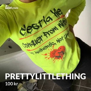 Neon tröja  - Säljer denna snygga neon gula tröja från prettylittlething. Så himla fin, får dig att sticka ut från mängden! Storlek M. Knappt använd och i mycket fint skick. Vid några funderingar är det bara att skriva 💕