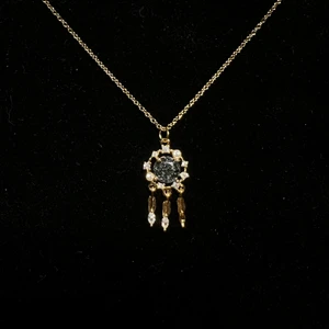 Halsband, drömfångare - grå - Halsband i rostfritt stål med berlock i cubic zirkonia, fri frakt✨