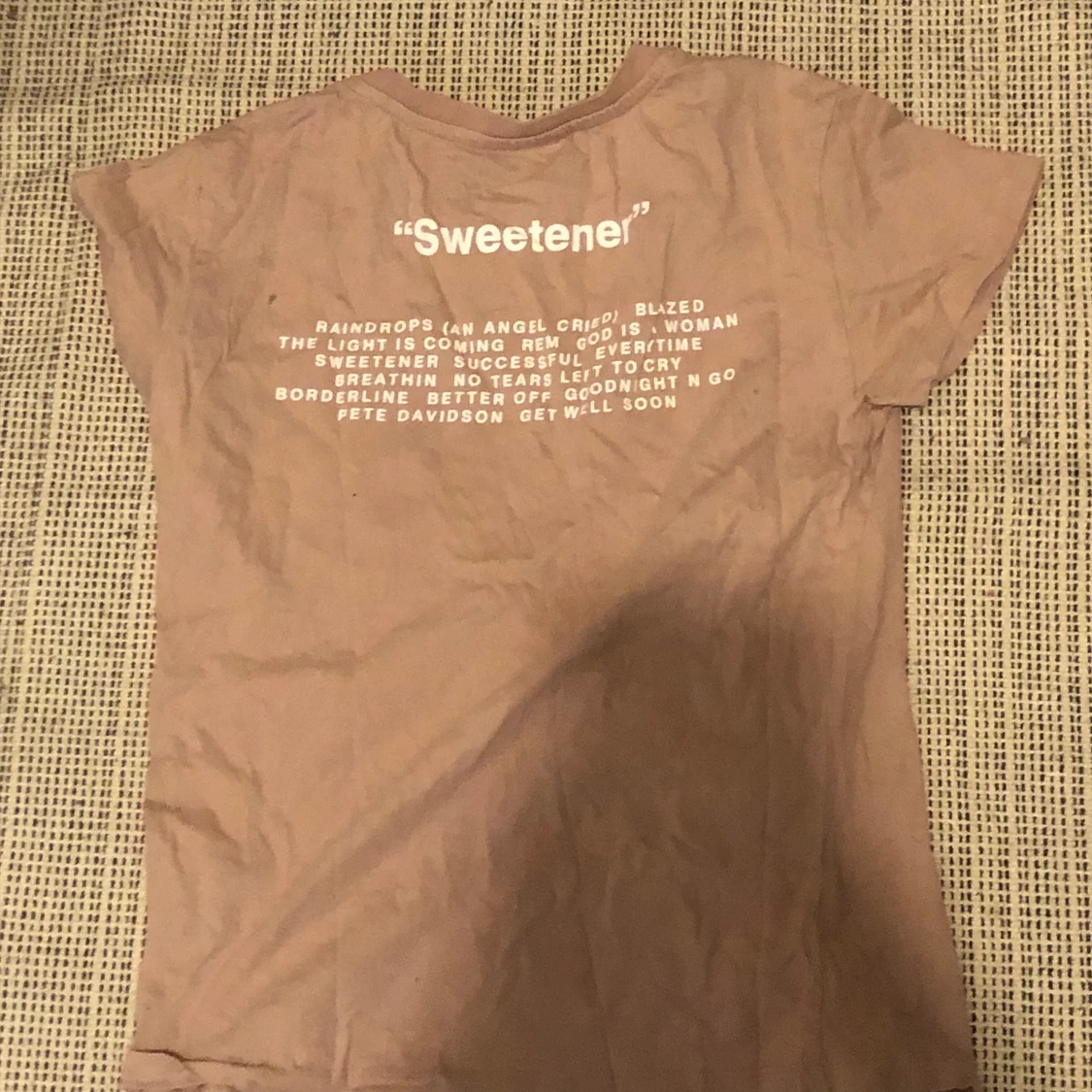 ariana grande t-shirt  - 90