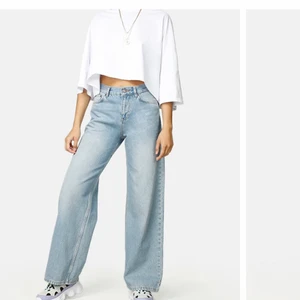 Junkyard  - Har två stycken, ett par i 25 och ett i 27. 25 är mer använda och har ett liten hål på bakfickan. 27 är som nya säljer för 100kr + frakt