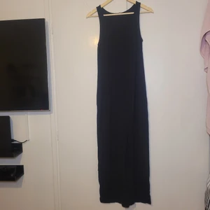 Svart långklänning  - Använd ex antal gånger. Fortfarande i fint skick