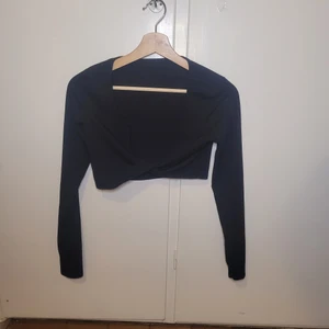 Svart croptop - Croptop från shein. Aldrig använd