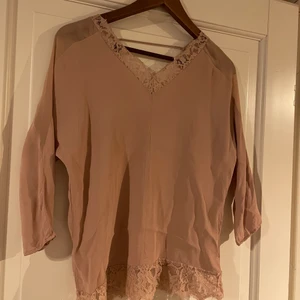 Blus  - Blus i bra skick från vero Moda 