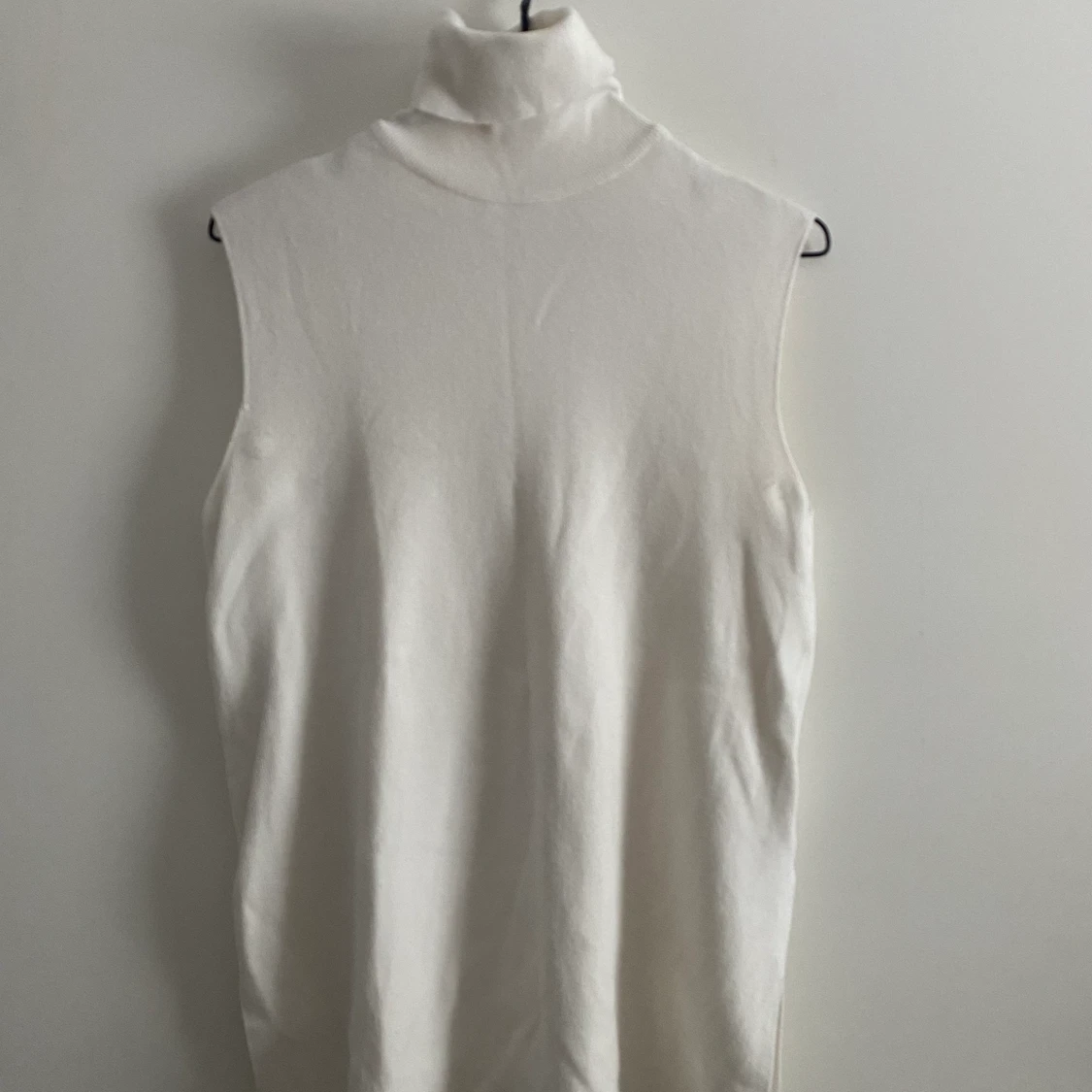 Vit polo- ärmlös
