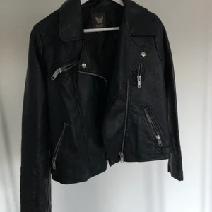 Skinnjacka  - Skinnjacka, lite trasig i nacken