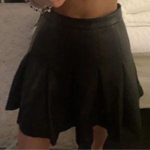 Kjol - Snygg skinnkjol från nakd, aldrig använd