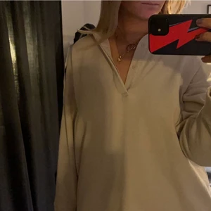 Beige tröja från zara - Beige tröja från zara, finns inte kvar längre på hemsidan💕