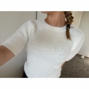 Stickad topp 🤍 - Stickad topp mjuk material, sticks EJ! Endast testad 🧡 Köpt för 379 på ASOS