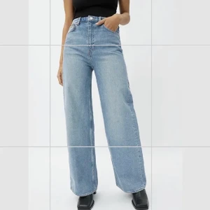 Weekday Jeans  - Köpta för ett tag sen men byxorna har aldrig varit använda och är därför i nyskick. Supersnygga och var väldigt bra passform! Mitt pris; 250 + frakt🤍 Nypris 500kr, köparen står för frakt 📦 