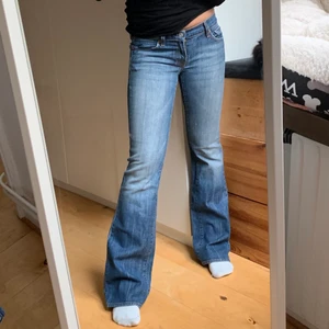jeans - lågmidjade jeans från 7 for all mankind 💕 felfria har bara många jeans så behöver sälja. innerben: 81cm midja: 83cm
