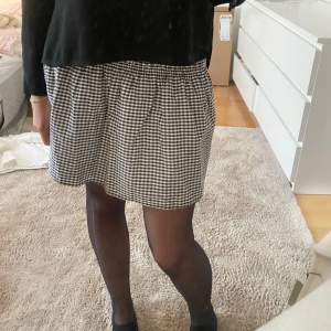 Så fin kjol från cubus som även går att använda som topp som ni ser på andra bilden, perfekt till våren, nyskick, köparen står för frakt💕