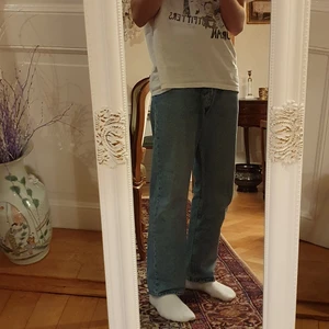 Ljusblå jeans - Ljusblå jeans från Weekday i modellen "Space". Relaxed fit