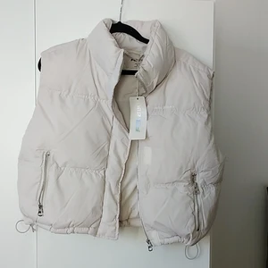 Väst - Säljer en helt ny väst i storlek S 