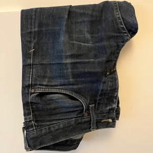 Tiger of sweden: straight jeans - Storlek 30/32 herr. Frakt på 30kr tillkommer