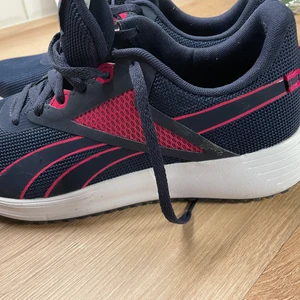 Helt oanvända Reebok - Oanvända skor från Reebok