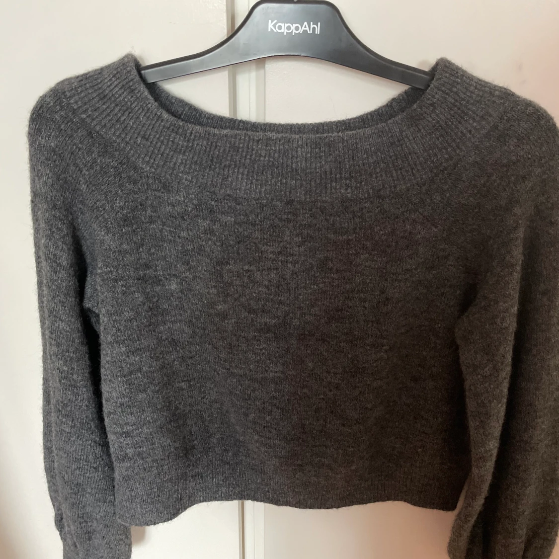 En grå tröja från H&M