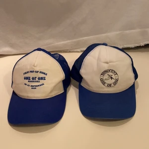 One Of One kepsar  - Säljer två One Of One kepsar, möts i stockholm annars frakt, 499 styck