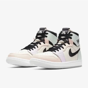 Nike Skor - Säljer mina Nike Air Force 1 och Nike Air Jordan då de inte kommit till användning, 600 kr stycket eller båda för 1000kr. Först till kvarn!