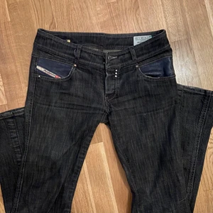 Diesel jeans - Jättesnygga lowwaisted flared jeans från Diesel! Passar mig som är 1,66 med marginal så passar även längre! Skriv privat för fler bilder/mått