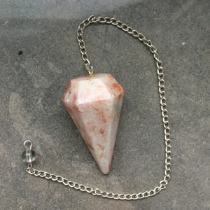 PENDEL - ⚡️Solsten pendel⚡️ Kostar 150 kr + frakt! Hör av dig om du är intresserad! Kan även skicka bättre bilder om det önskas! Kort om kristallen medföljer❤️🥰💓