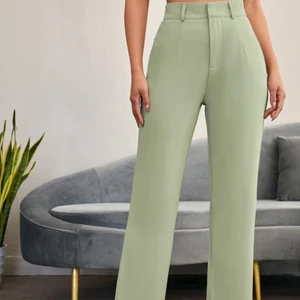 Komstymbyxor stl S - Säljer dom här byxorna från SHEIN för att dom inte kommit till användning. Endast provat! Är 160 och då går byxorna ner t hälarna på mig. Jätte fin passform💕 skriv om det är något annat du undrar💕