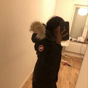 Canada goose i modellen shellburne stl xxs- s/m köpt från johnells för 10000kr säljer för 5000kr