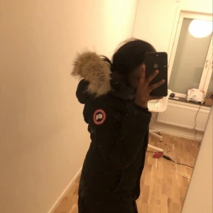 Canada goose  - Canada goose i modellen shellburne stl xxs- s/m köpt från johnells för 10000kr säljer för 5000kr