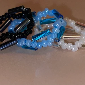 Ringar! - Går att köpa i många olika färger, man kan välja att blanda färger eller byta ut till någon helt annan💕 