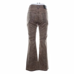 Unika italienska Angels jeans från 90s!  - Dessa sällsynta jeans från det italienska märket Angels har varit mina favoriter i ett helt år innan jag gick från storlek S till M i byxor… dessa jeans är kallbruna med gulddetaljer. De sitter som en SMÄCK på folk med storlek S, och kan även passa XS mycket bra. Priset på jeansen är VÄLDIGT generöst, men är även prutbart då jag håller på att rensa garderoben💖 