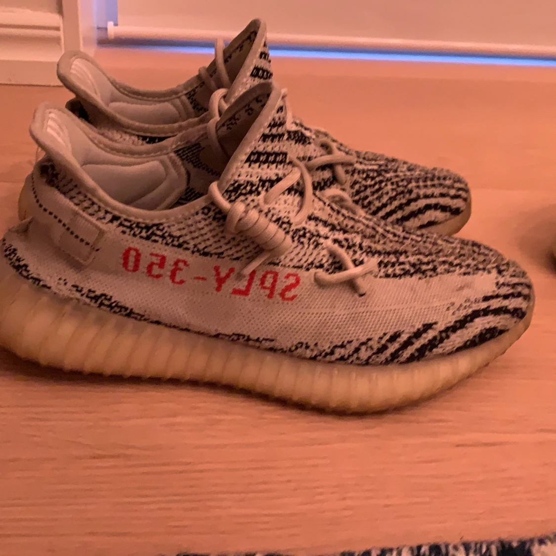 Adidas yeezy 350 v2 zebra 