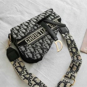 Dior - Säljer min fake dior värd upp till 30k egentligen. 