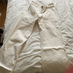 Jeans - Stradivarius jeans i storleken 32