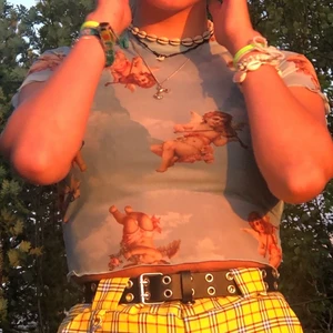 Mersh topp - Mersh änglar topp från Bershka i storlek 36. Säljer på grundav att den inte kommer till användning och en annan still än vad jag har nu. (Ljusblå färg med änglar)👼🏼🤍