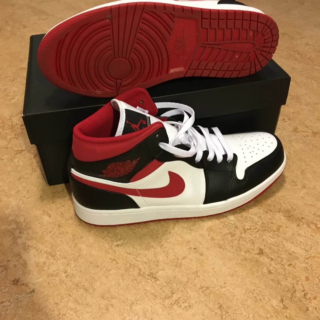 Jordan 1 mid gym red black - 90