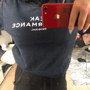 Peak performance hoodie - Använd fåtal gånger, gott skick och väldigt fin! Skriv för intresse.