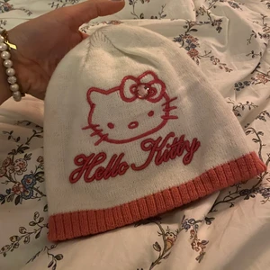 Hello Kitty mössa  - Supersöt hellokitty mössa 💋