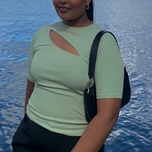 Grön topp - Grön topp med cutout