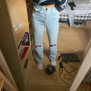 Jeans - Highwaist jeans från madylady. Klippt hålen själv:)