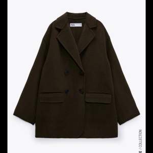 Superfin grön/brun jacka/kappa från Zara i Storlek XS, använd 2 gånger💚🤎Nypris 859kr