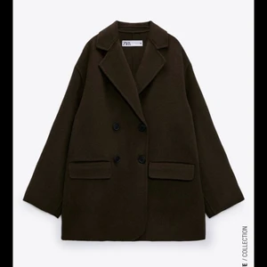 Jacka Zara - Superfin grön/brun jacka/kappa från Zara i Storlek XS, använd 2 gånger💚🤎Nypris 859kr